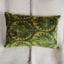 Charger l'image dans la galerie, Housse de coussin rectangulaire Ikat