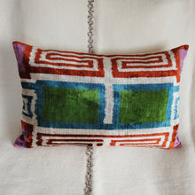 Charger l'image dans la galerie, Housse de coussin rectangulaire Ikat