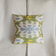 Charger l'image dans la galerie, Housse de coussin carré Ikat