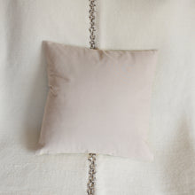Charger l'image dans la galerie, Housse de coussin carré Ikat