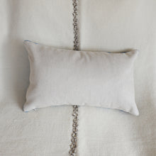 Charger l'image dans la galerie, Housse de coussin rectangulaire Ikat 30 X 50