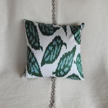 Charger l'image dans la galerie, Housse de coussin carré Ikat reversible