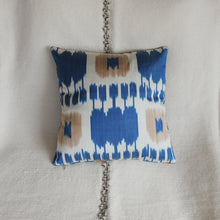 Charger l'image dans la galerie, Housse de coussin carré Ikat reversible