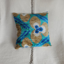 Charger l'image dans la galerie, Housse de coussin carré Ikat reversible