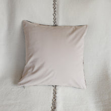 Charger l'image dans la galerie, Housse de coussin carré Ikat