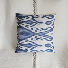 Charger l'image dans la galerie, Housse de coussin carré Ikat