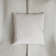 Charger l'image dans la galerie, Housse de coussin carré Ikat