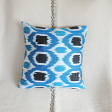 Charger l'image dans la galerie, Housse de coussin carré Ikat