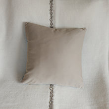 Charger l'image dans la galerie, Housse de coussin carré Ikat