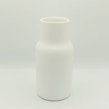 Charger l&#39;image dans la galerie, Vase haut blanc
